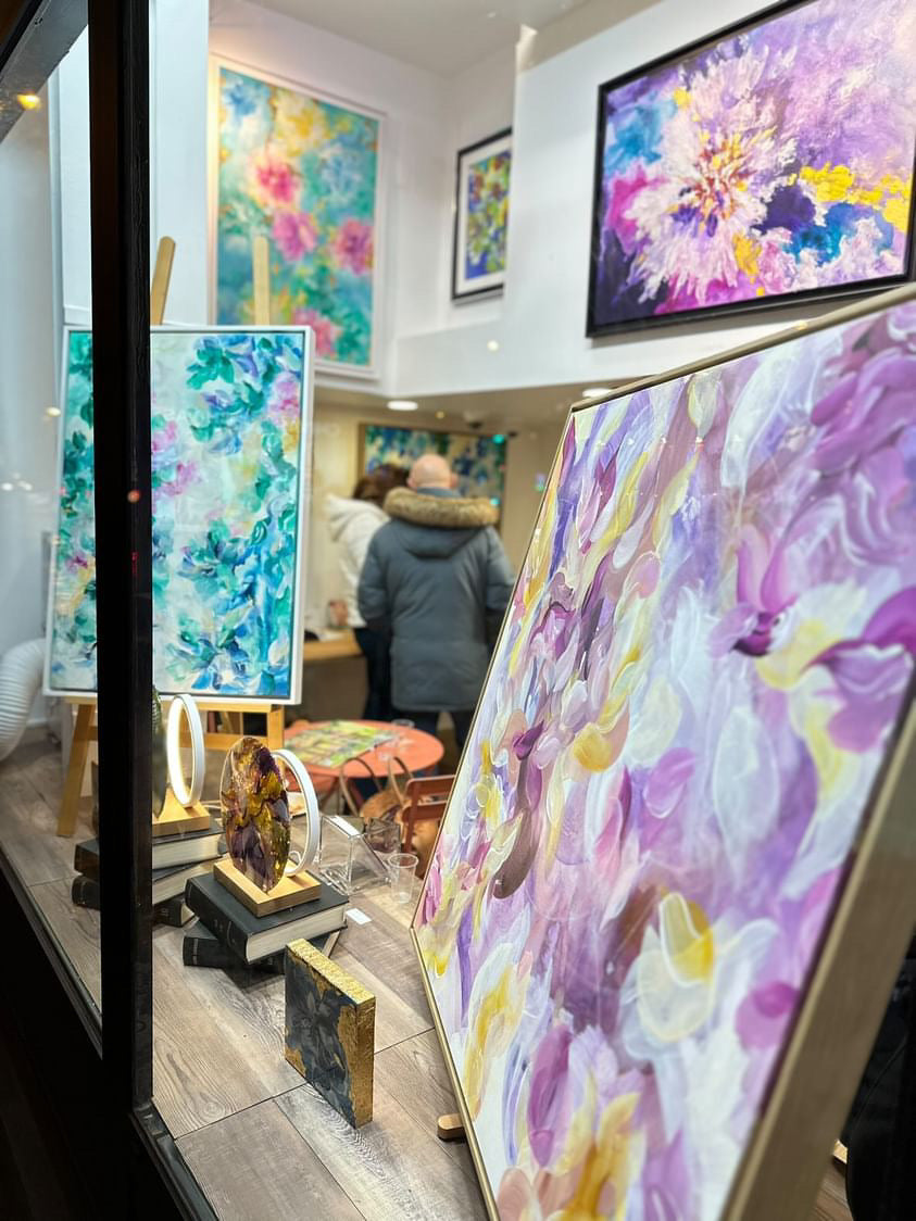 Gallery in Paris with people inside